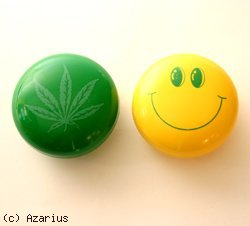 Moulins à Herbes cannabis Grinder à feuille ou smiley plastique